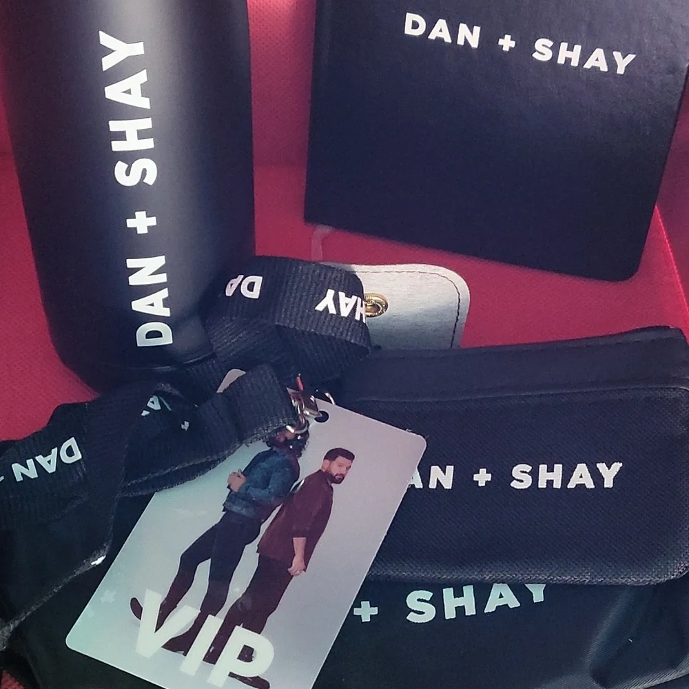 Dan + Shay VIP Set - Picture 3 of 4